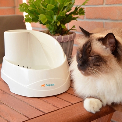 تصویر ظرف آب برقی و تصفیه آب Ferplast برای گربه و سگ مدل Vega Pet Fountain